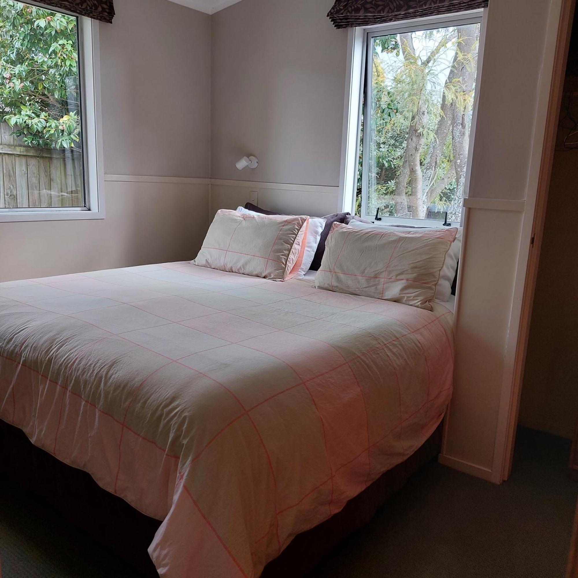 Bed And Breakfast Happy Home Taupo Accommodation Eksteriør bilde