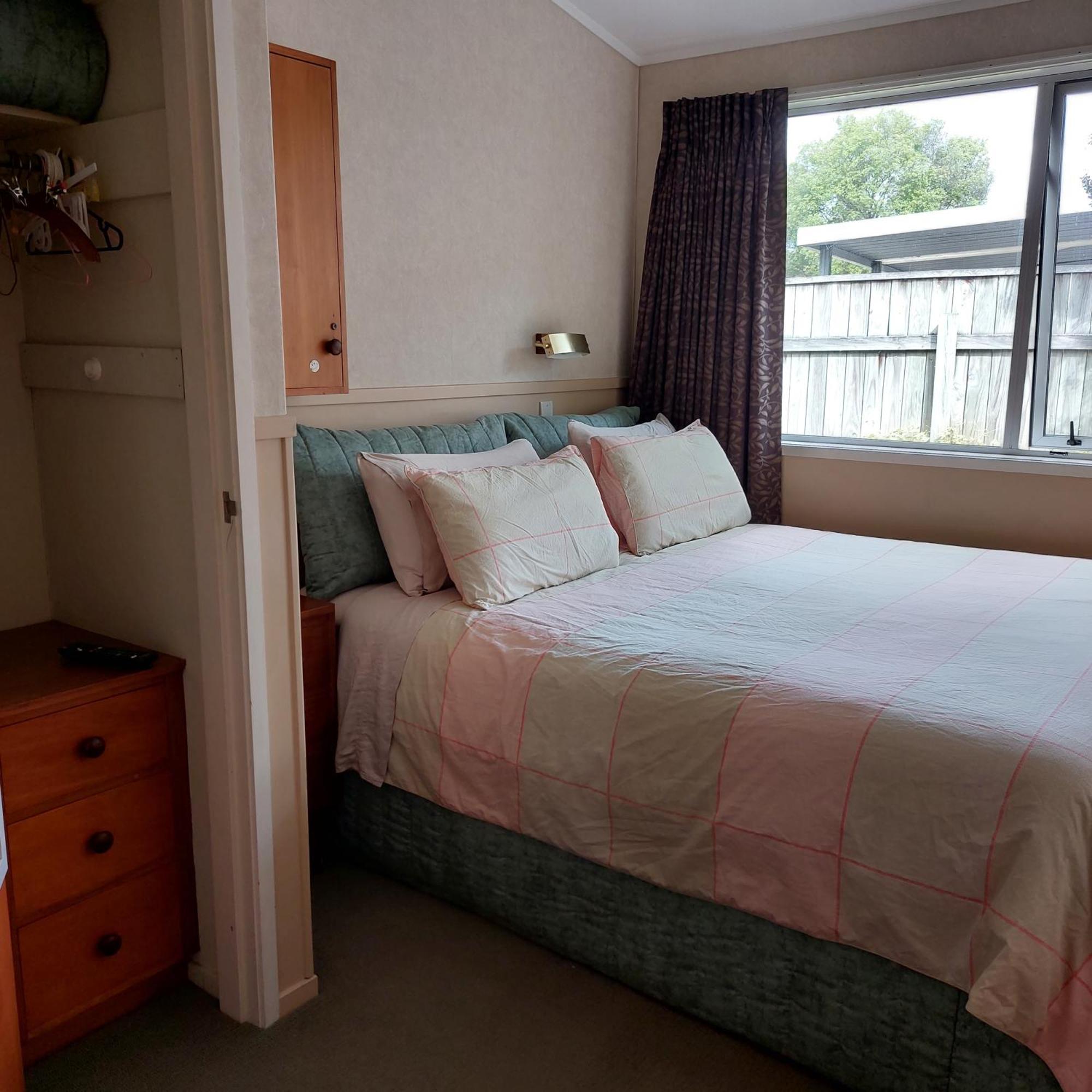 Bed And Breakfast Happy Home Taupo Accommodation Eksteriør bilde