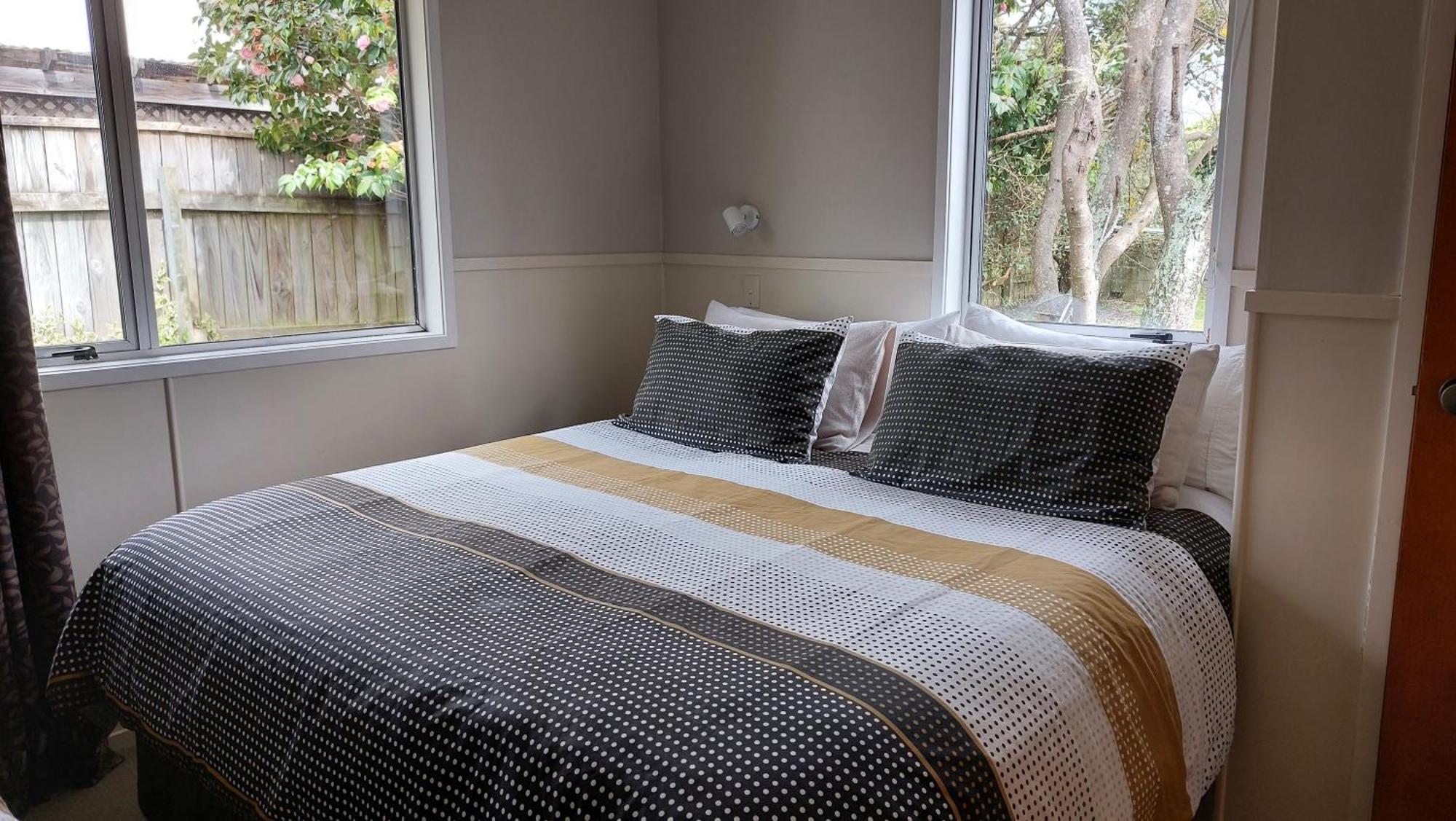 Bed And Breakfast Happy Home Taupo Accommodation Eksteriør bilde