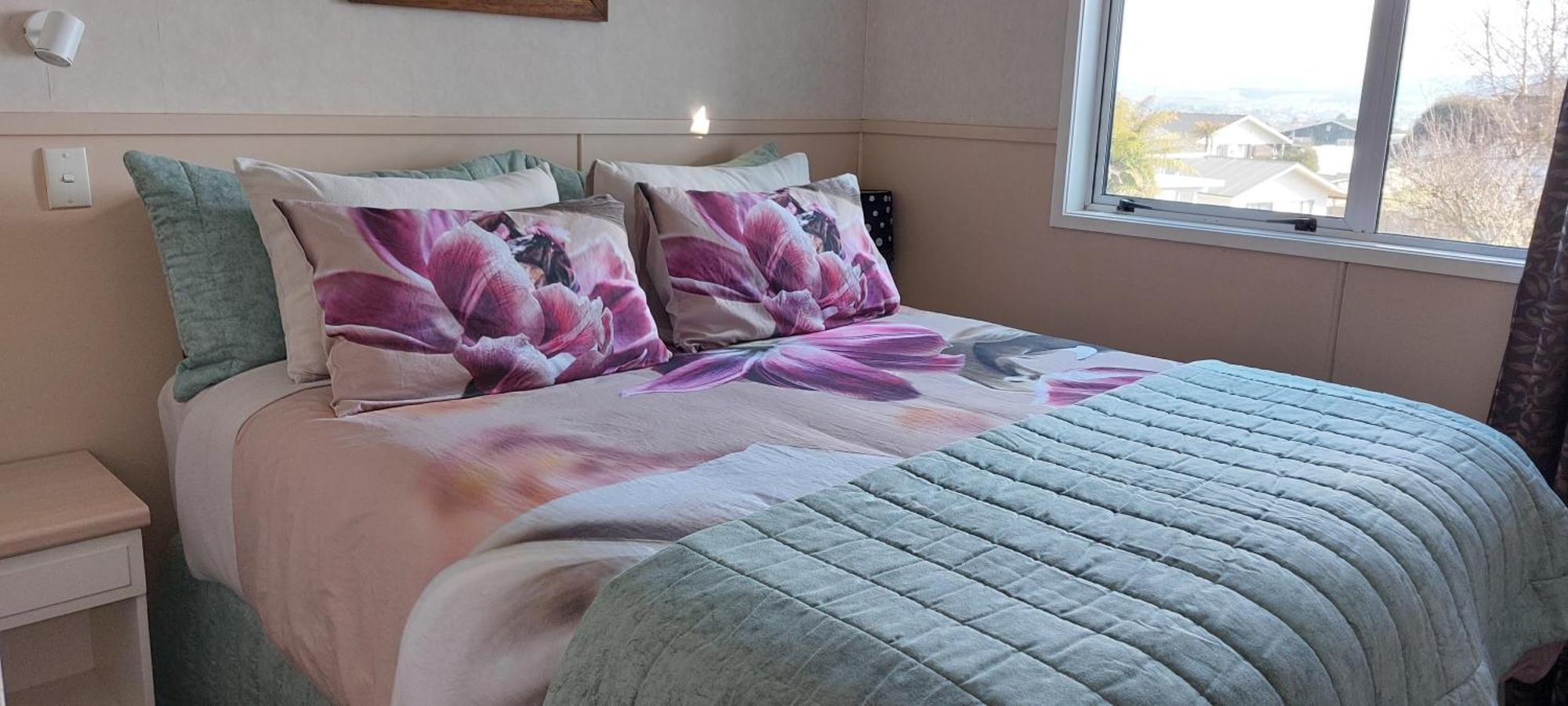 Bed And Breakfast Happy Home Taupo Accommodation Eksteriør bilde